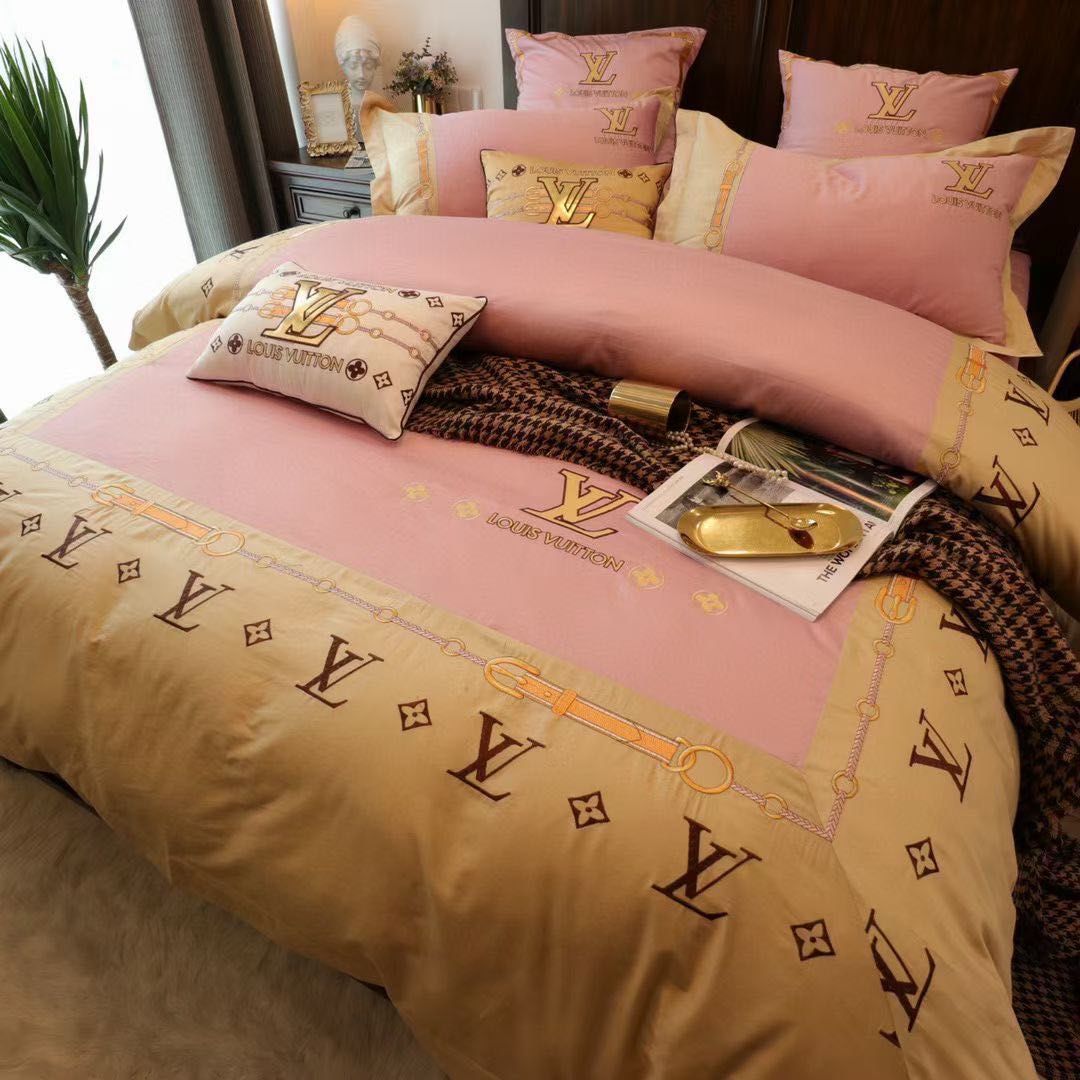 Louis Vuitton King Size Bedsheet Set