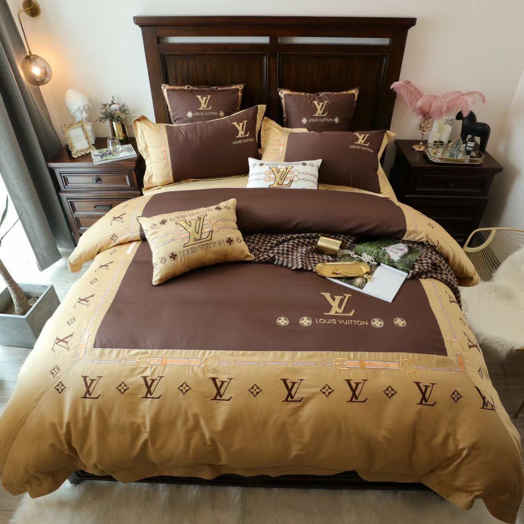 Louis Vuitton King Size Bedsheet Set