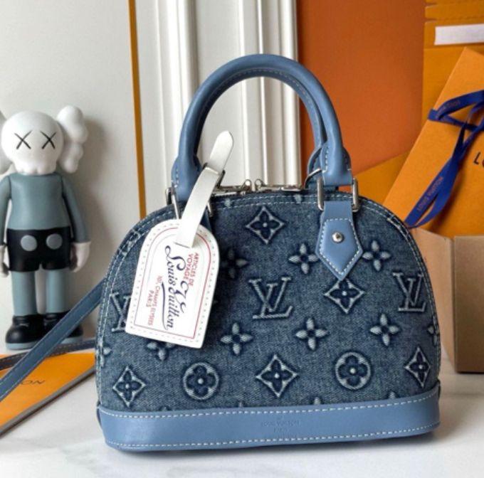 Louis Vuitton Women's Bag