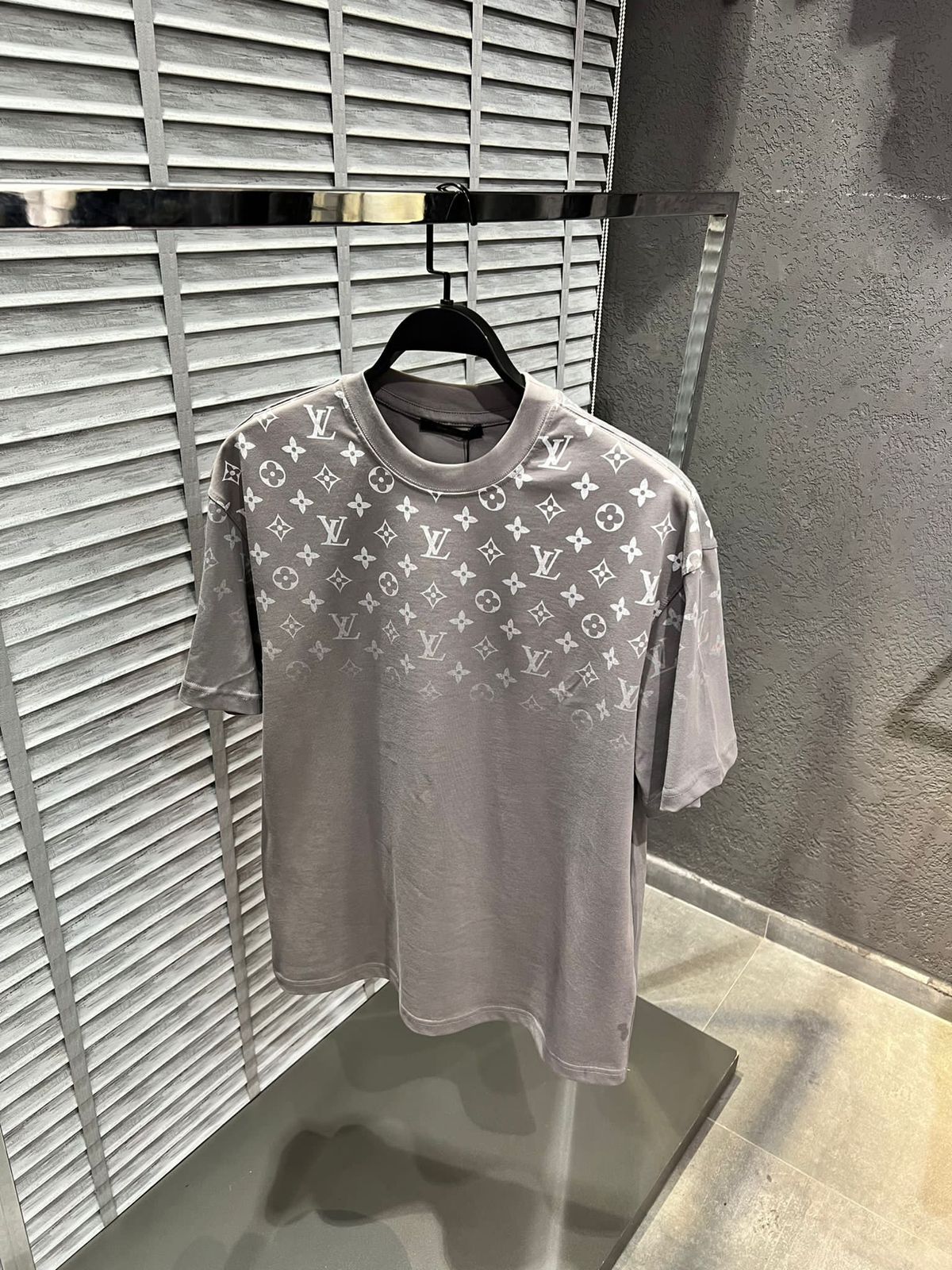 Louis Vuitton Mens T-Shirt