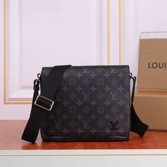 Louis Vuitton Men's Hand Bag