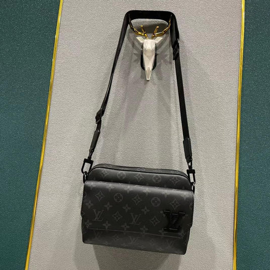 Louis Vuitton Men's Bag