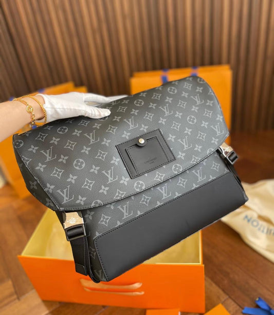 Louis Vuitton Men's Bag