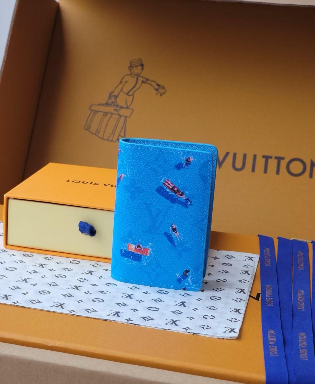 Louis Vuitton Men's Wallet - Aone Brands Dubai