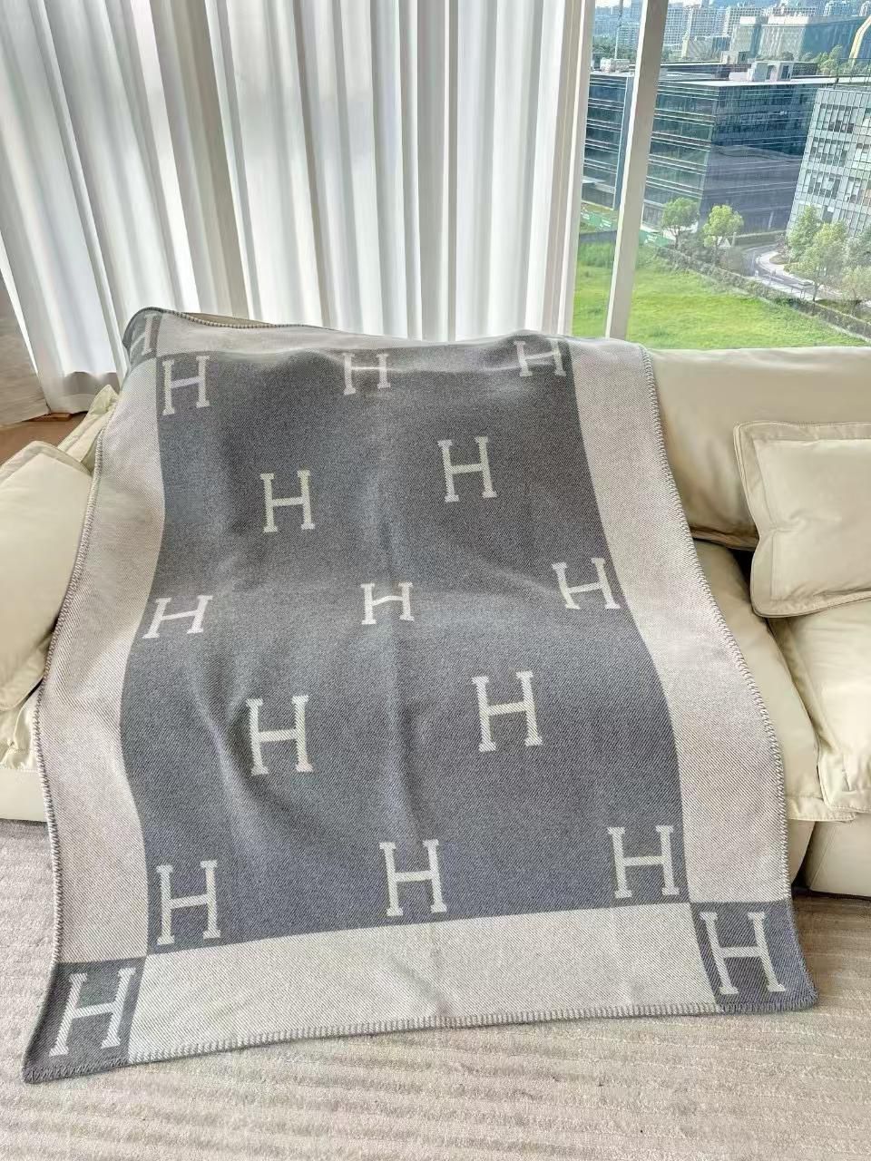 Hermes Pillow & Blanket Set - Aone Brands Dubai