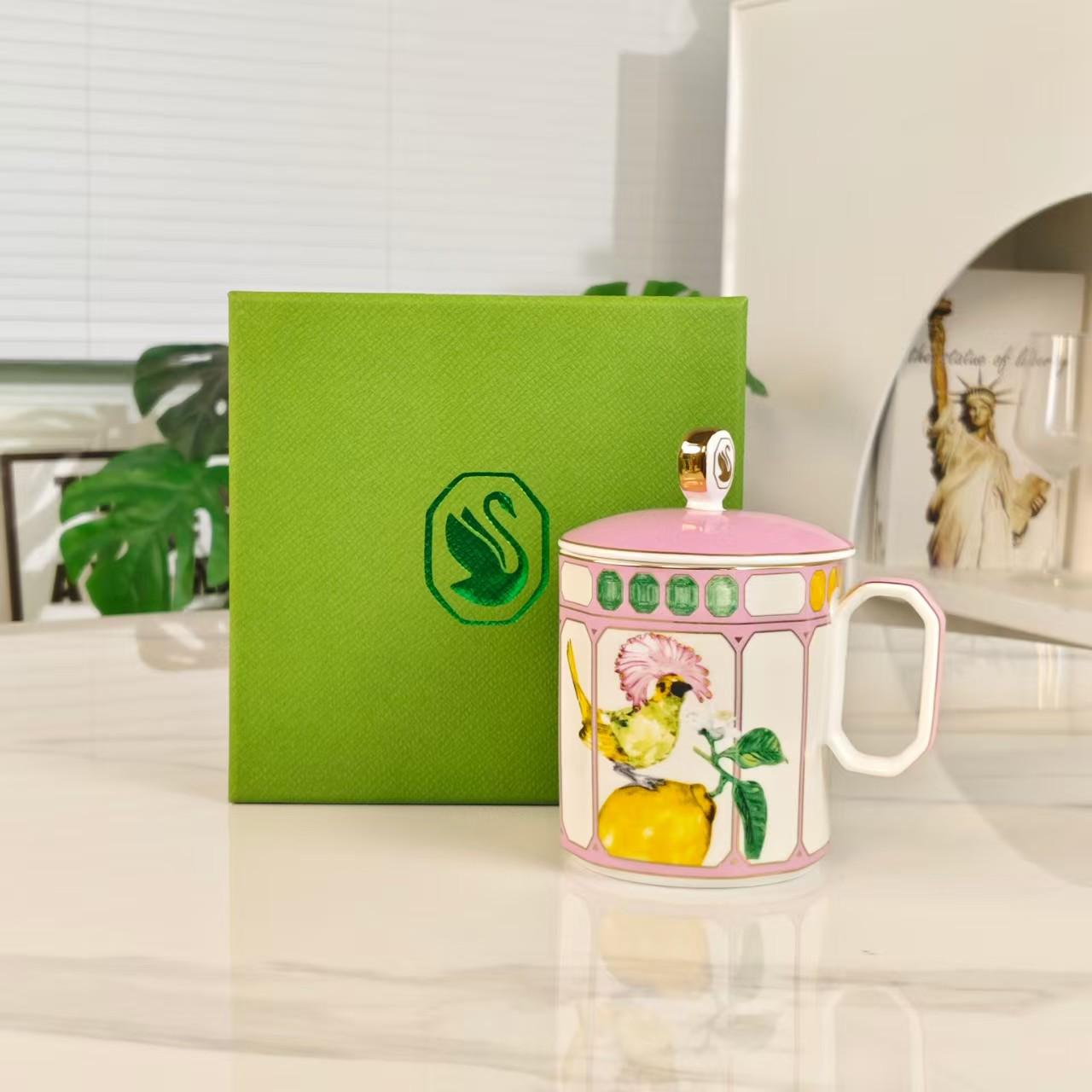 Mug With Lid - Aone Brands Dubai