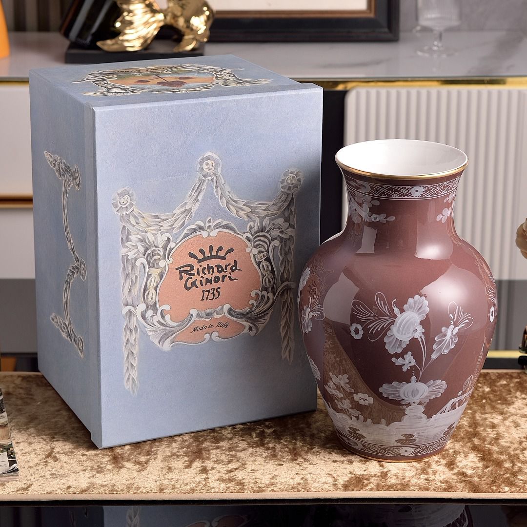 Ginori Vase