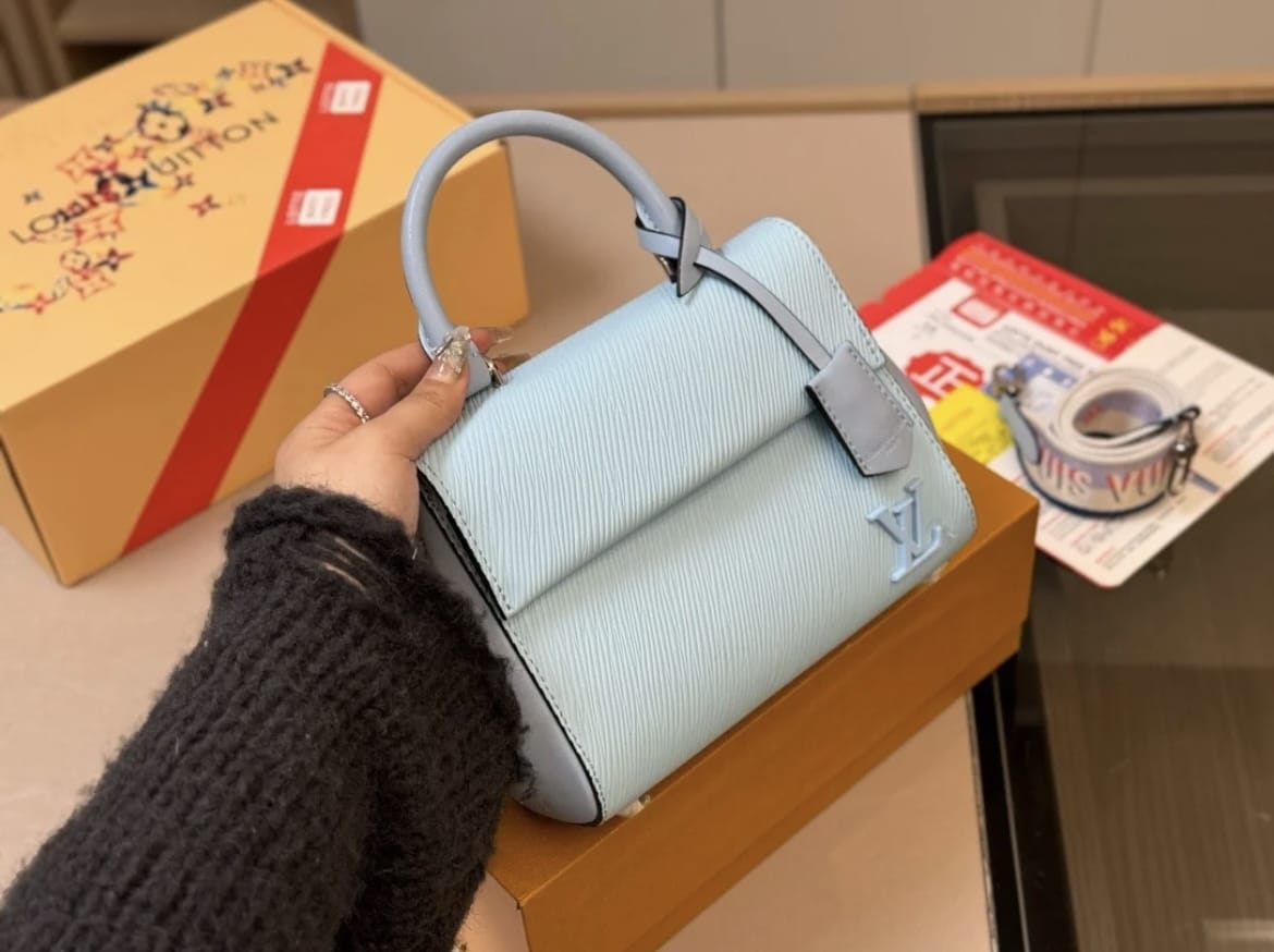 Louis Vuitton Women's Bag - Aone Brands Dubai