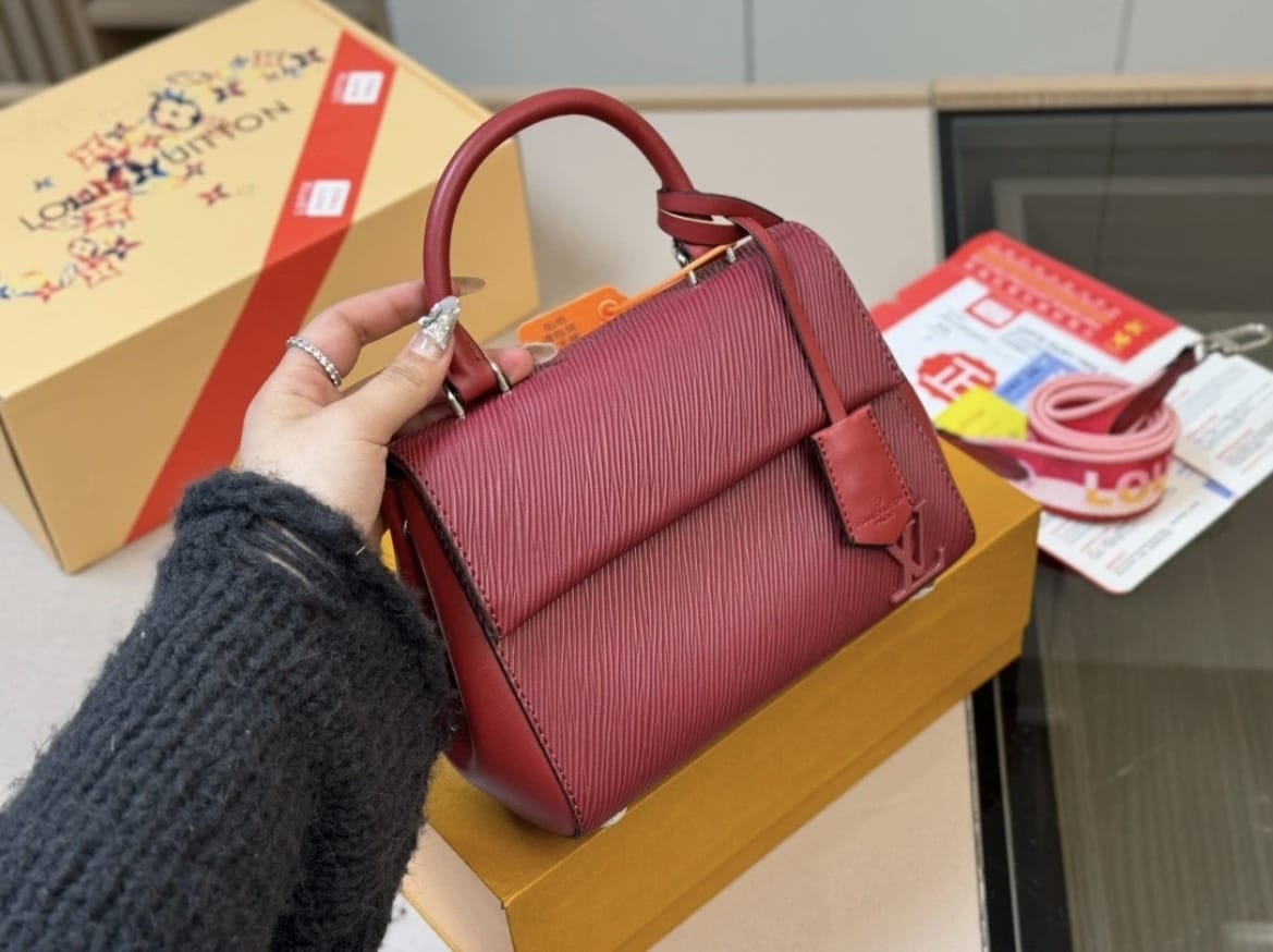 Louis Vuitton Women's Bag - Aone Brands Dubai