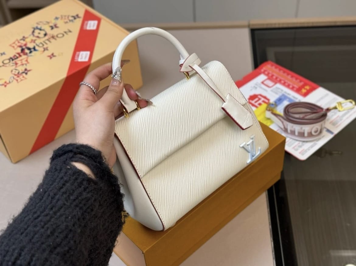 Louis Vuitton Women's Bag - Aone Brands Dubai