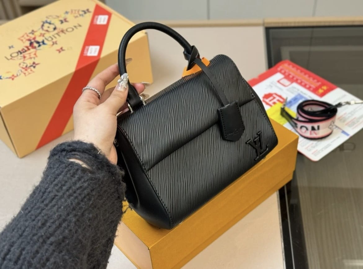 Louis Vuitton Women's Bag - Aone Brands Dubai