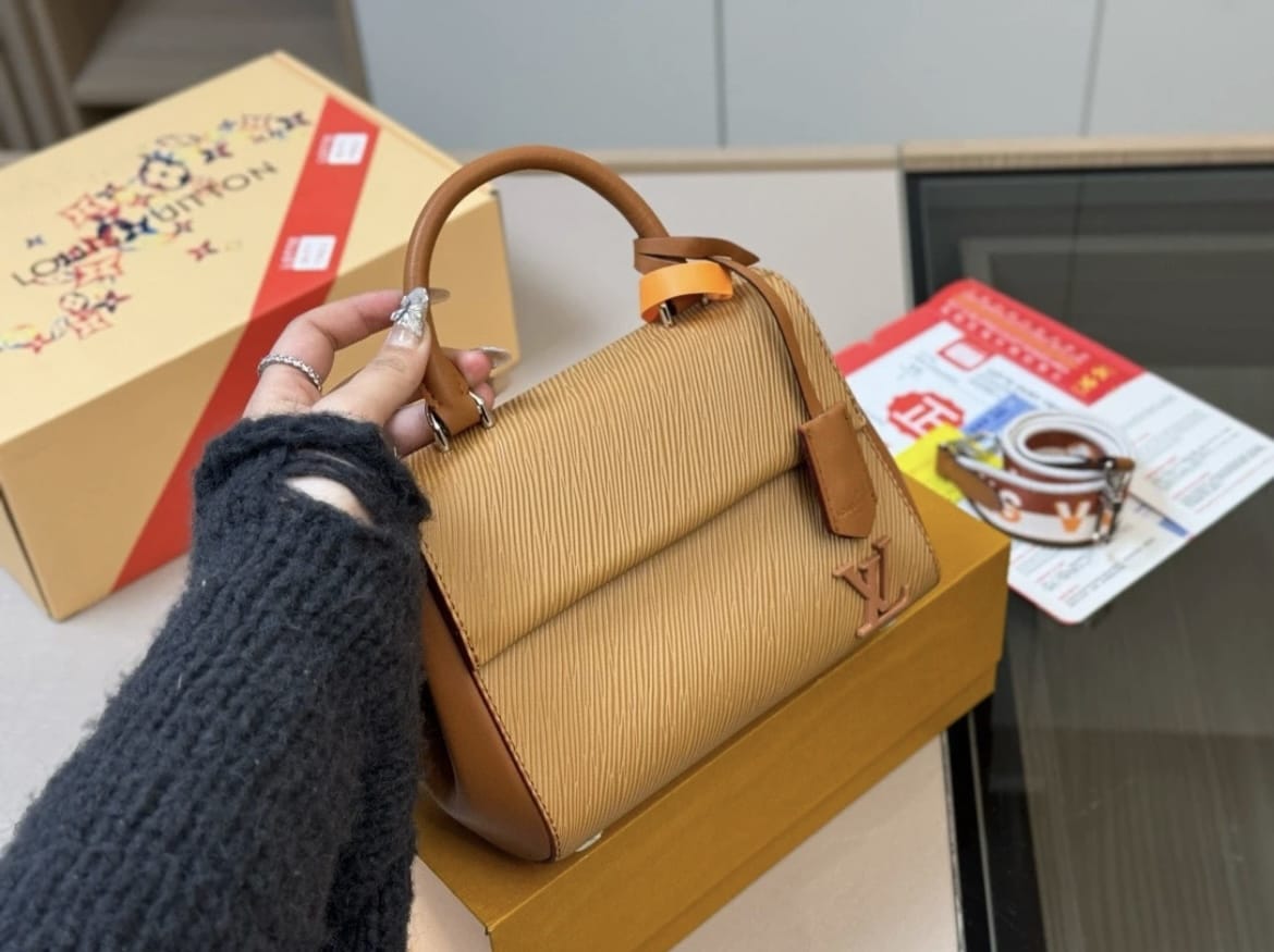 Louis Vuitton Women's Bag - Aone Brands Dubai