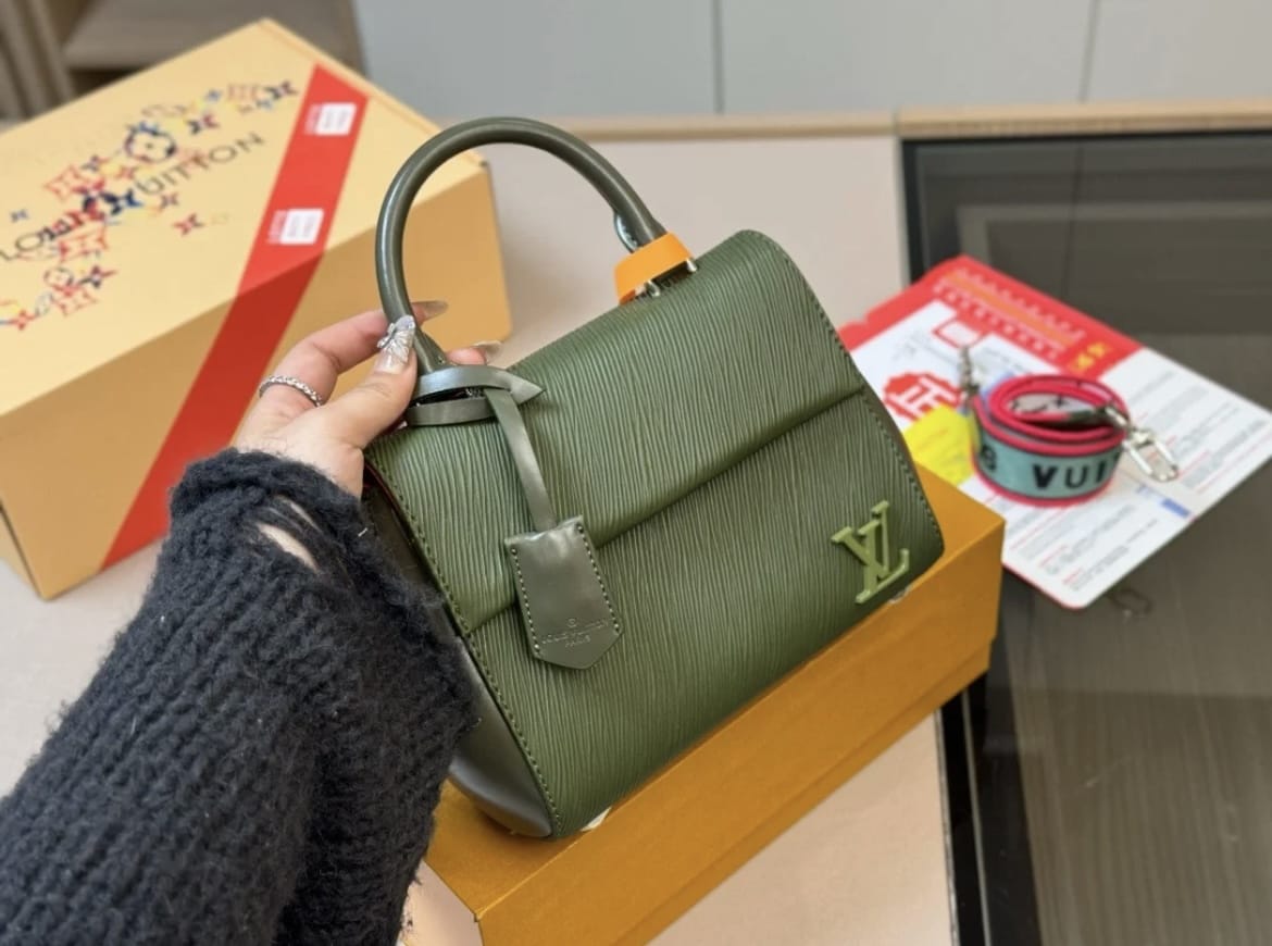 Louis Vuitton Women's Bag - Aone Brands Dubai