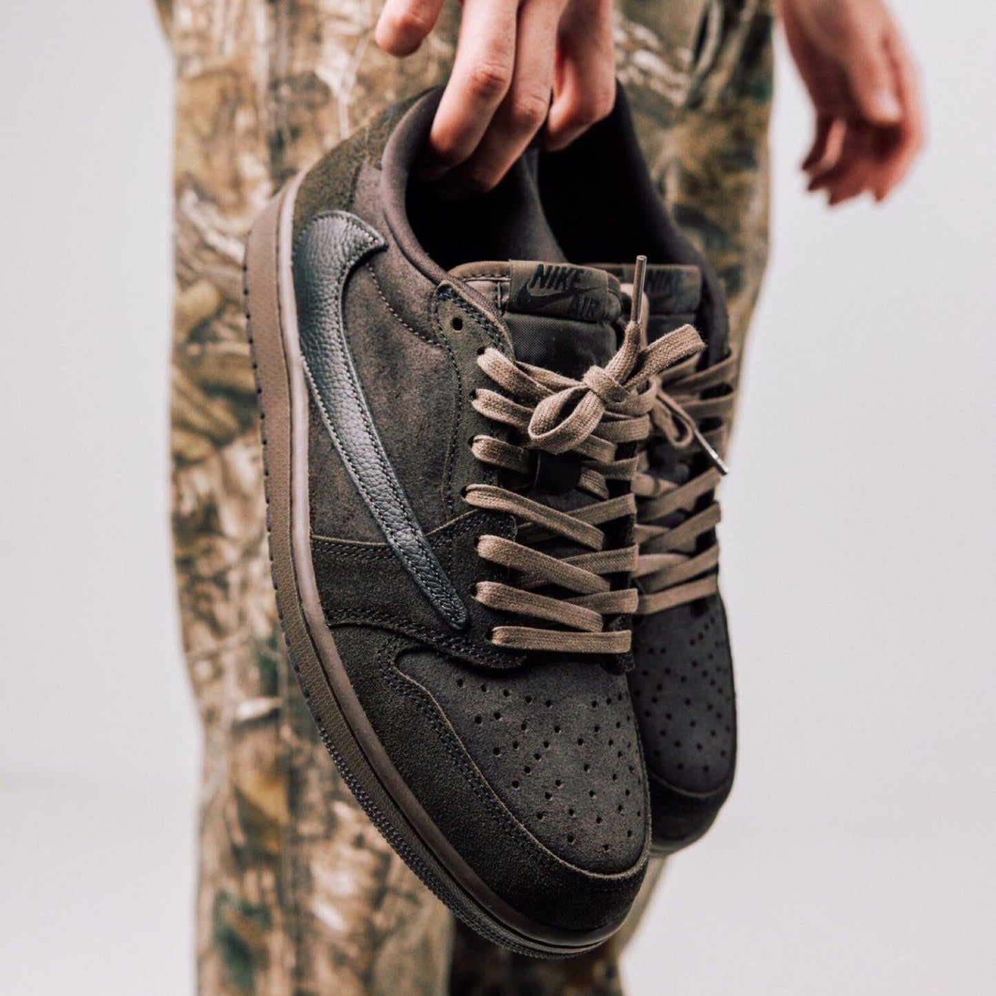 Jordan x Travis Scott Air Jordan 1 low Og Sneakers - Aone Brands Dubai