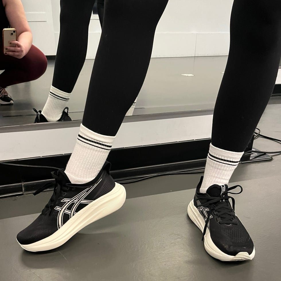ASICS GLIDERIDE MAX Black Oatmeal shoes on feet