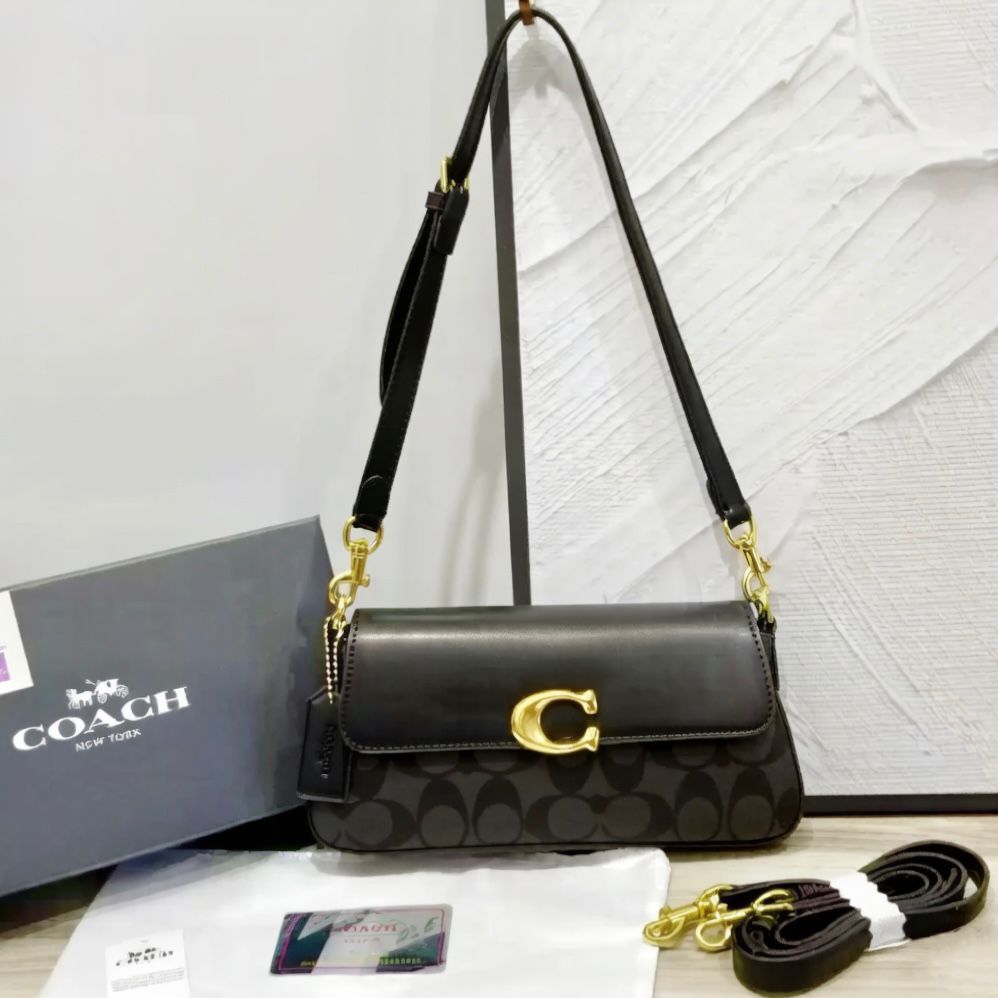 Black women's shoulder handbag with chain strap design