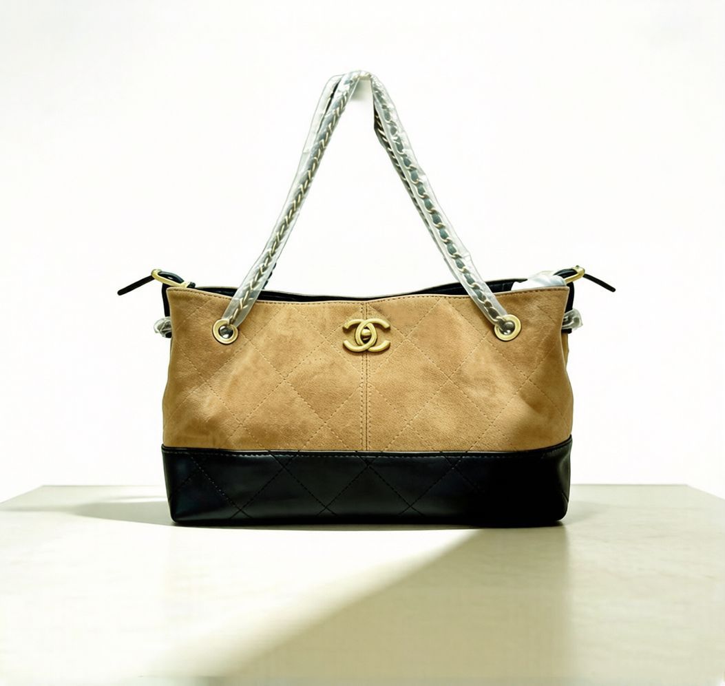 Beige Chanel women's chain handbag