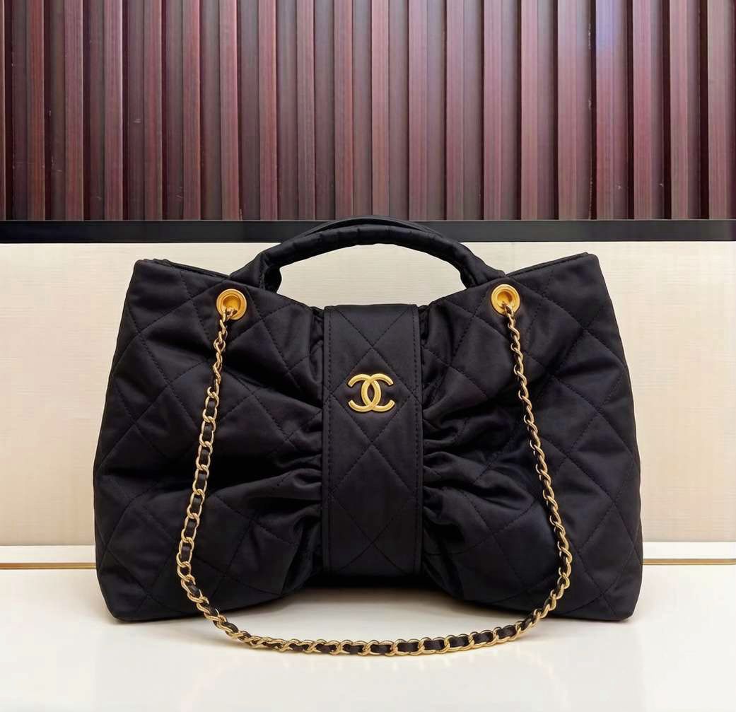 Black quilted chain flap shoulder bag for women