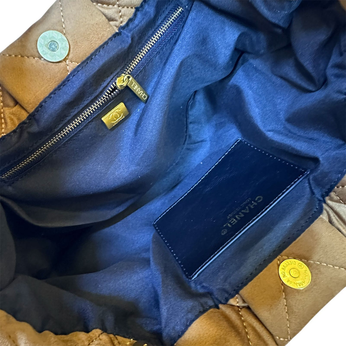Chanel style quilted chain shoulder bag interior view