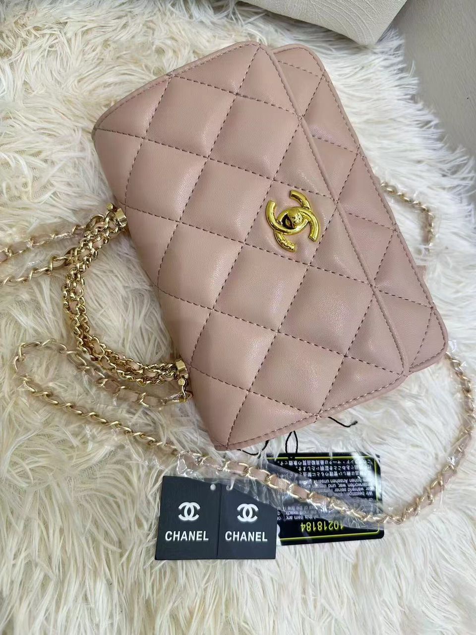 Nude beige Chanel quilted leather shoulder handbag with interlocking CC logo
