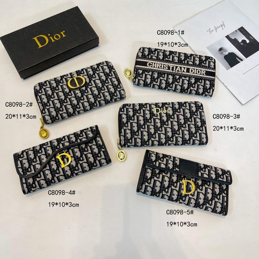 Multiple design options of women’s zip wallets
