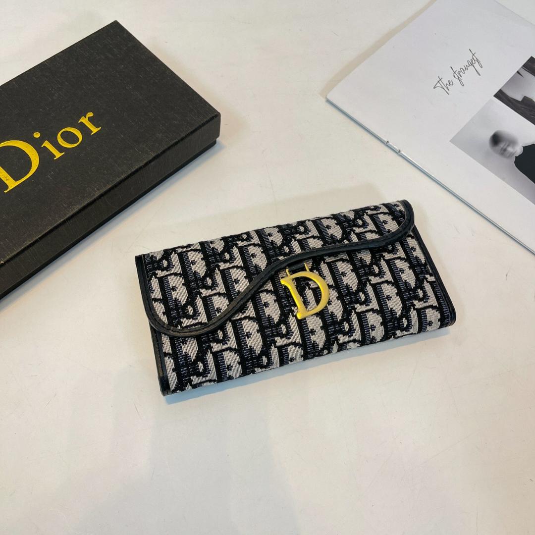 Dior women’s zip wallet with central logo detail