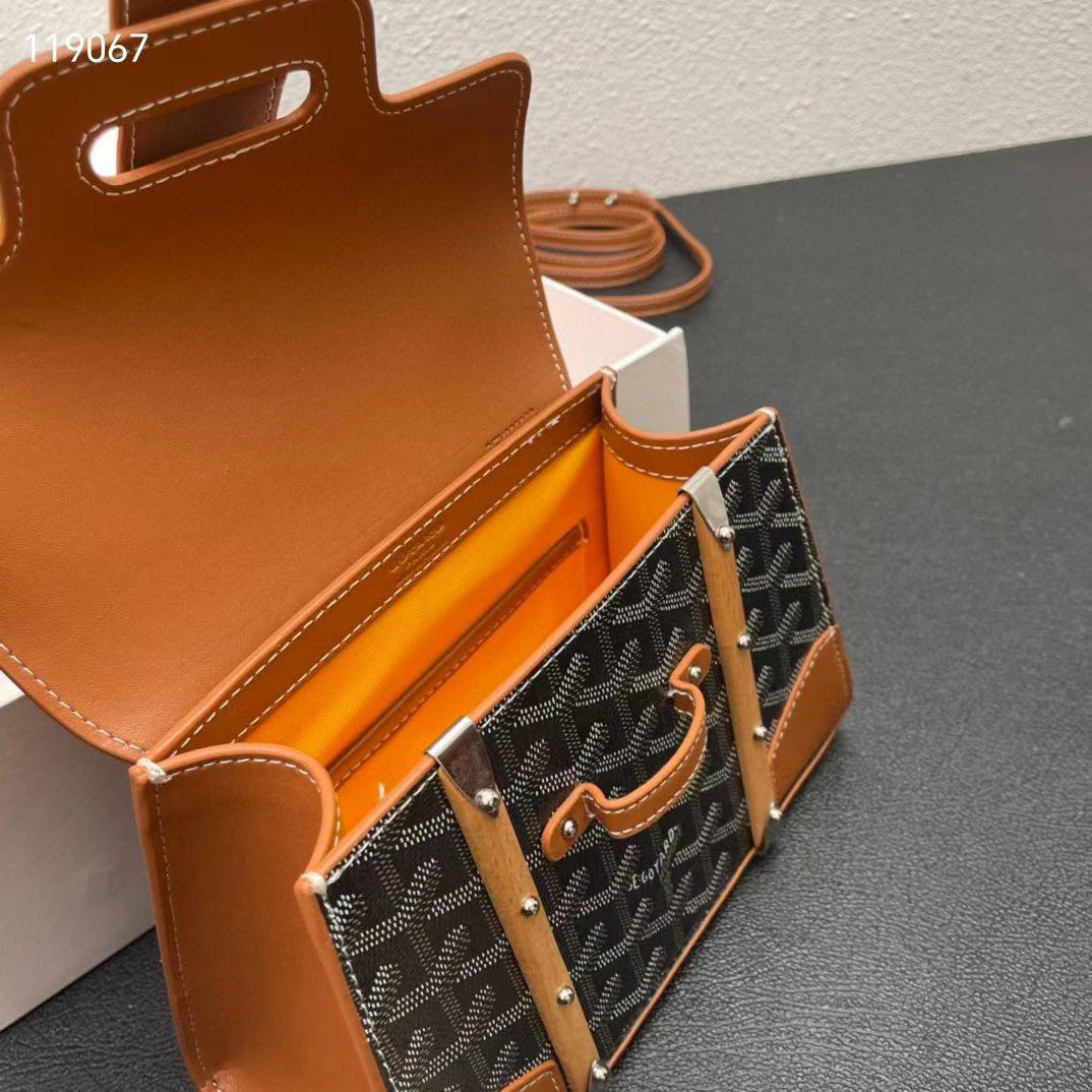 Goyard handbag patterened interior compartment detail