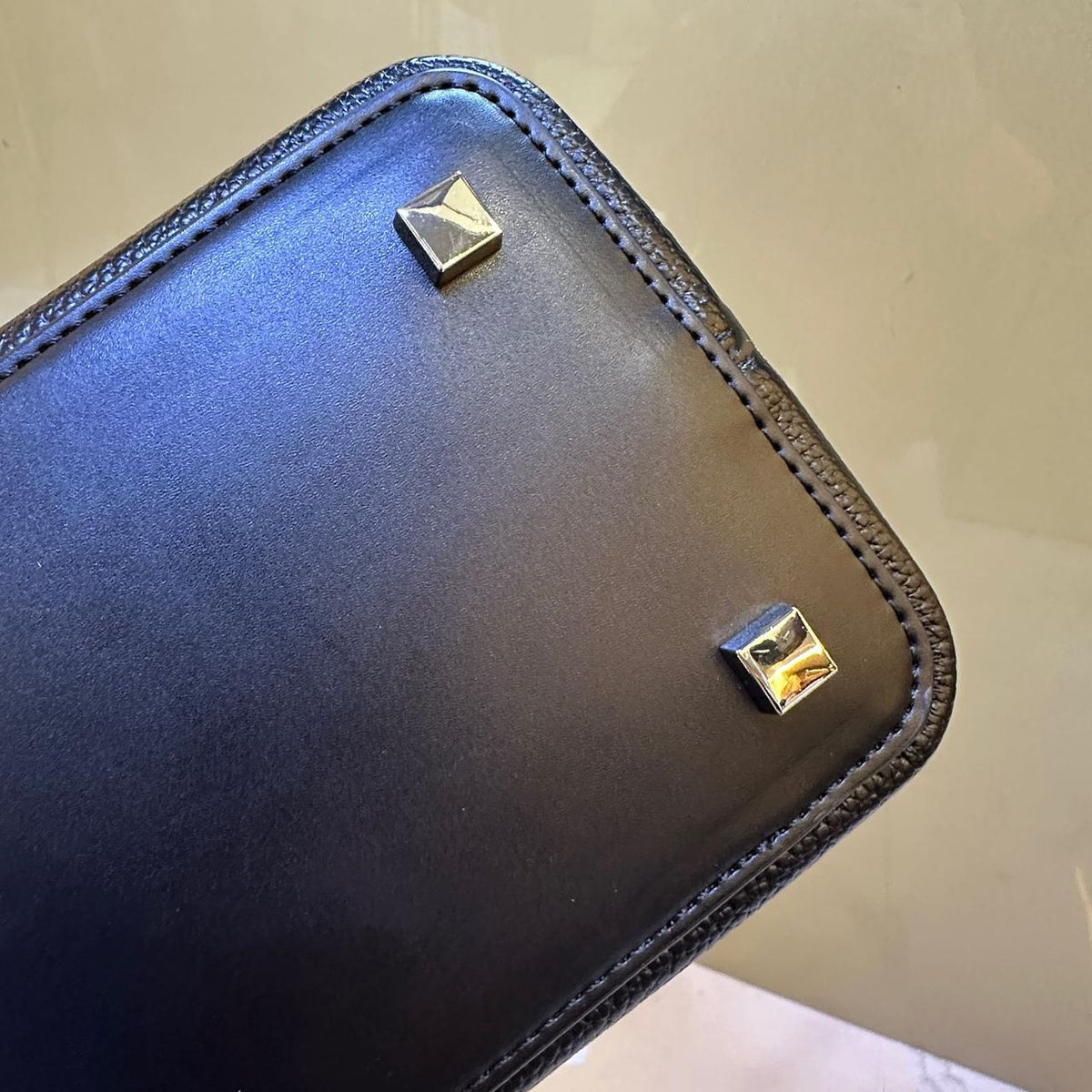 Premium hardware lock detail on Hermes style women's bag