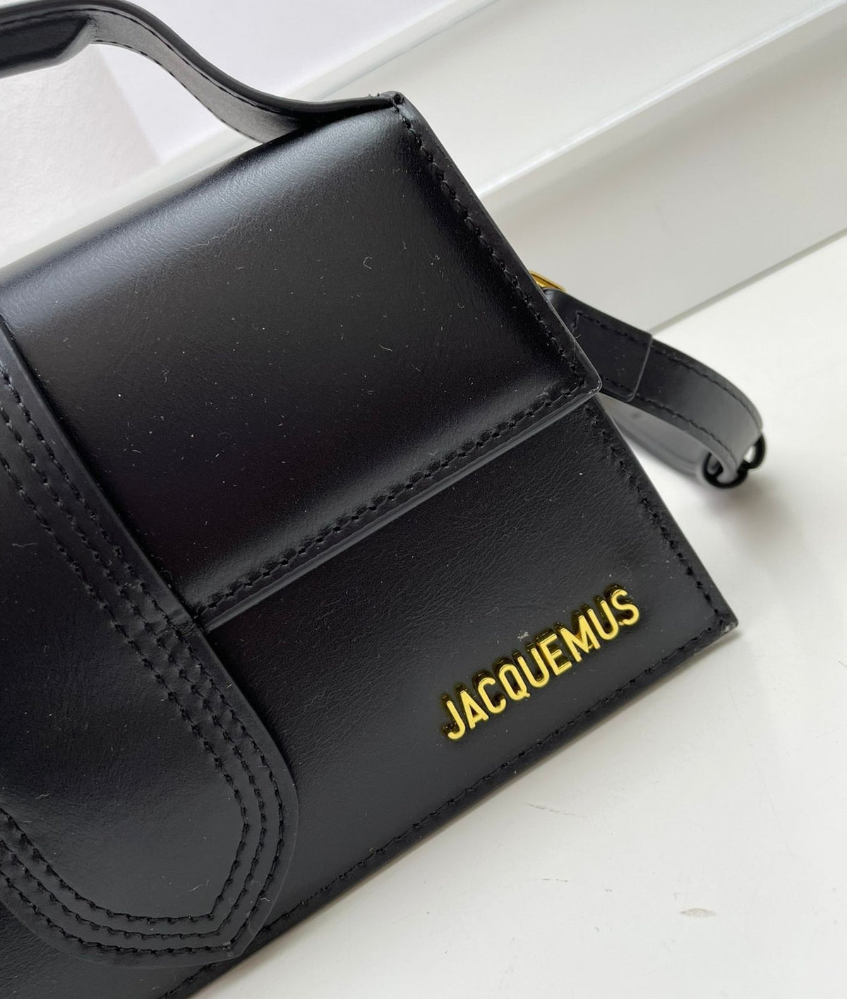 Jacquemus style handbag logo and premium finishing detail