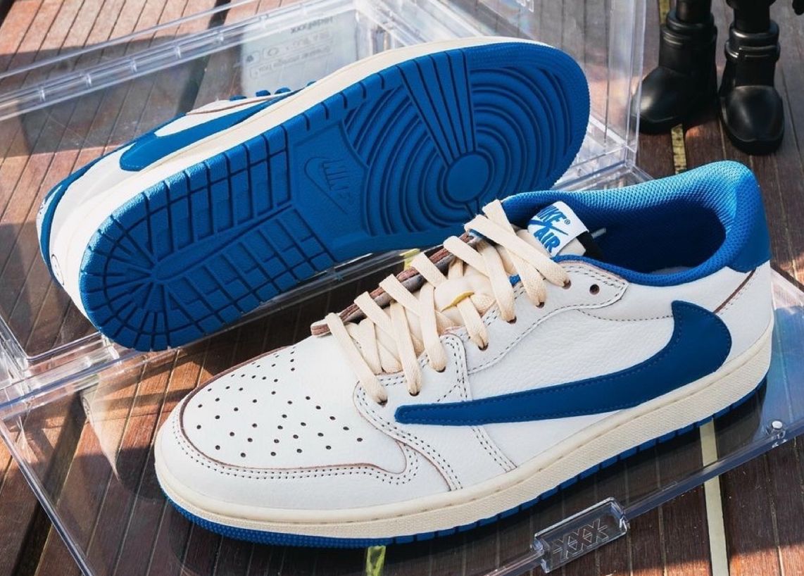 Jordan 1 Low sneakers blue outsole and side view