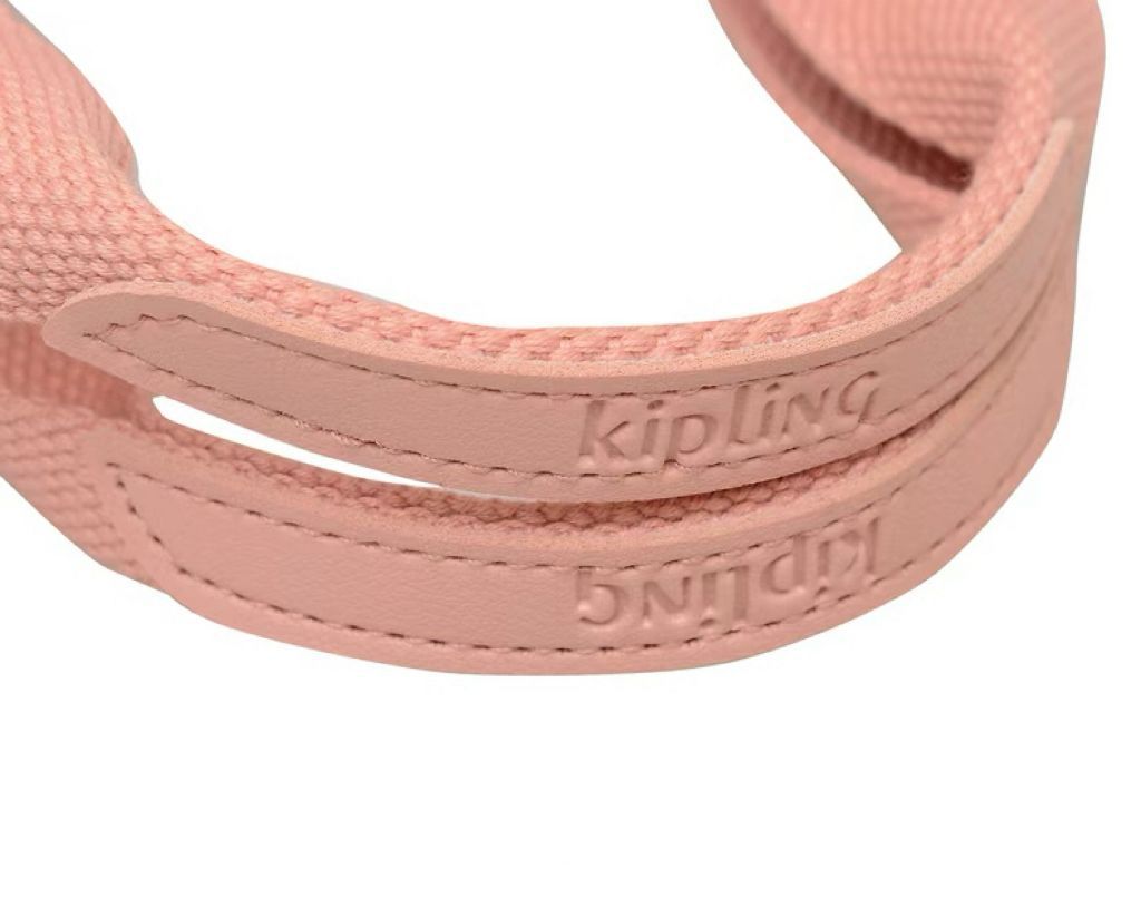 Kipling women's bag zipper detail and premium design