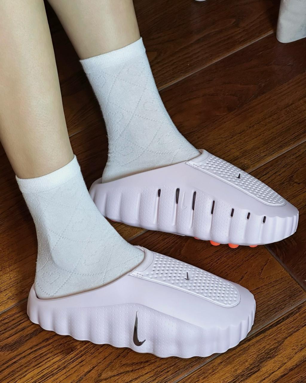 Nike Mind 001 Pearl Pink Hyper Crimson unisex mules on feet