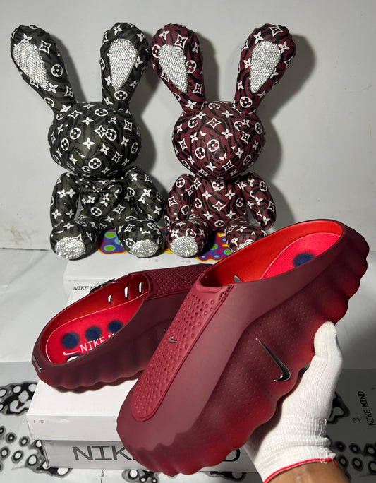 Nike Mind 001 men’s pregame mules in Solar Red