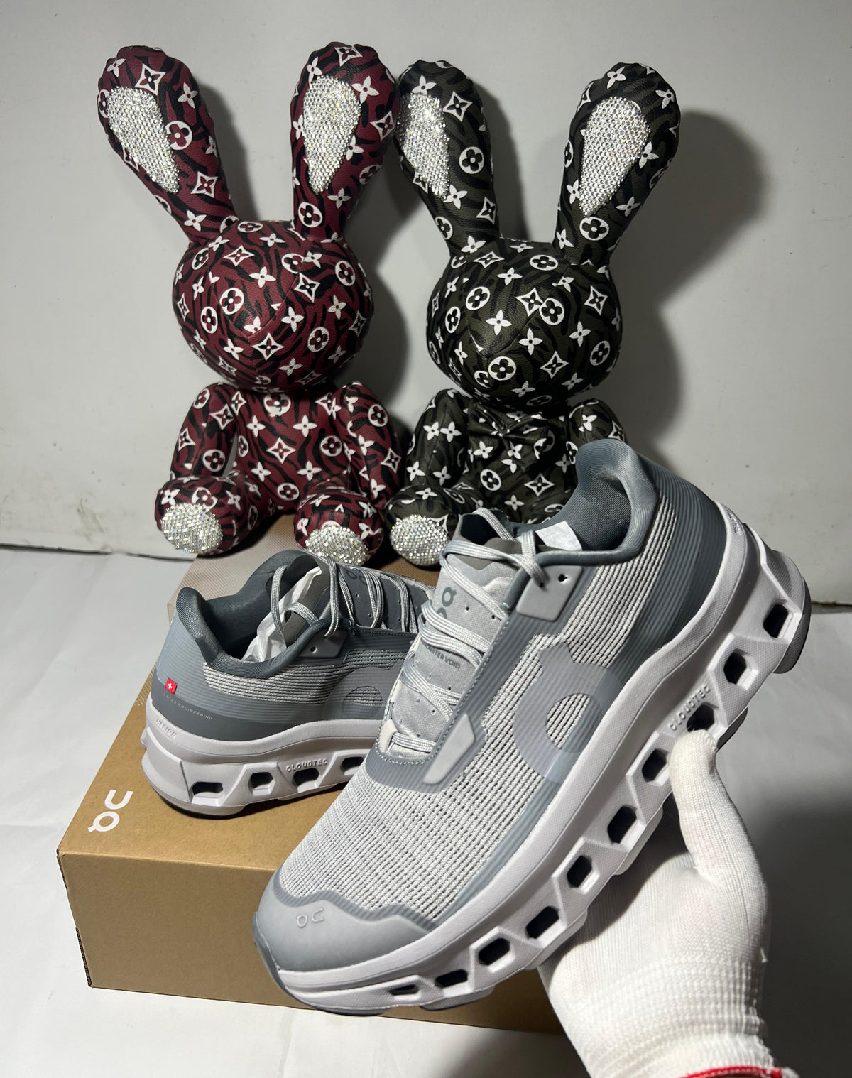 On Cloudmonster Void men’s shoes in Alloy and Glacier