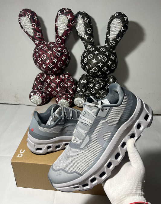 On Cloudmonster Void men’s shoes in Alloy and Glacier