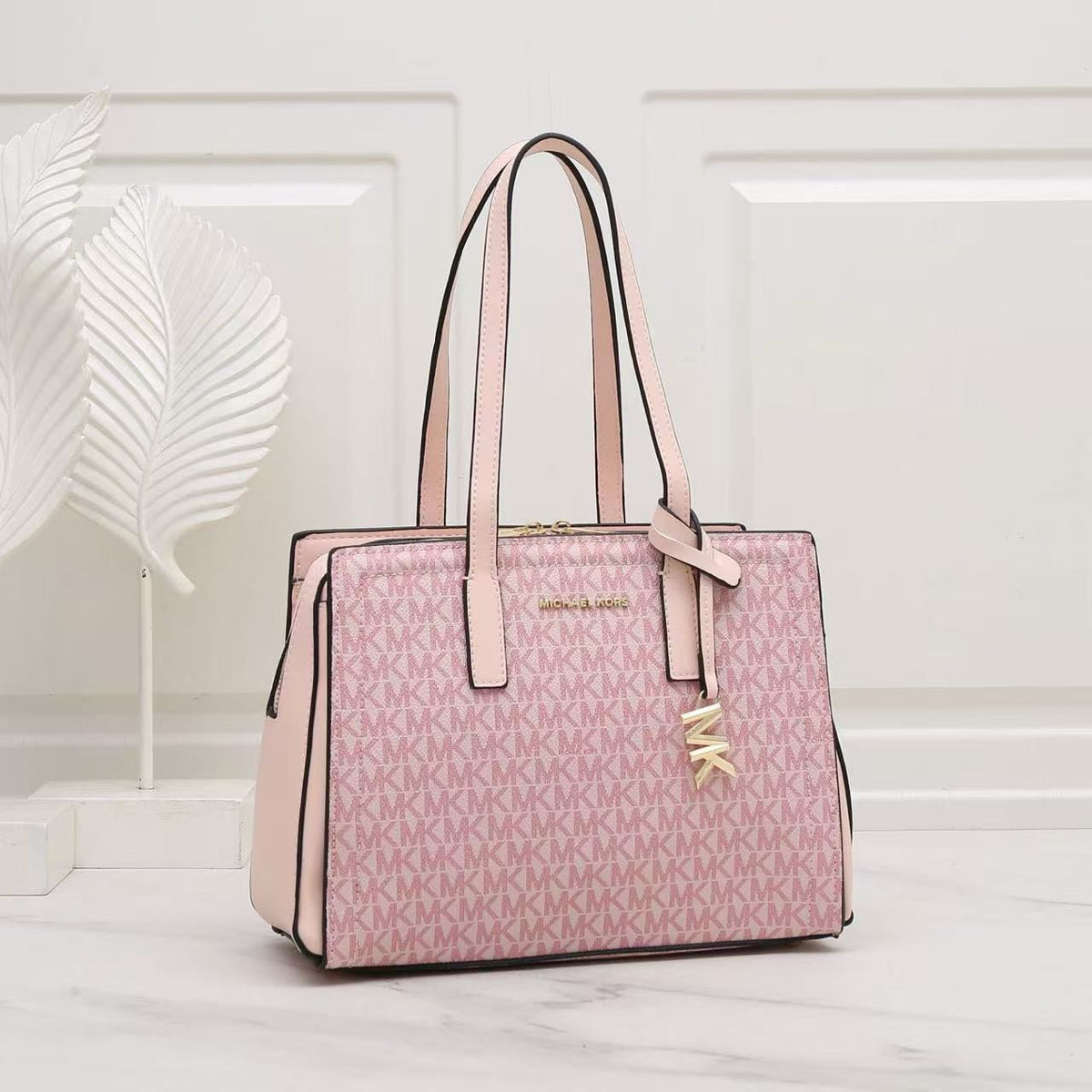 Pink women's tote bag with elegant fashion design