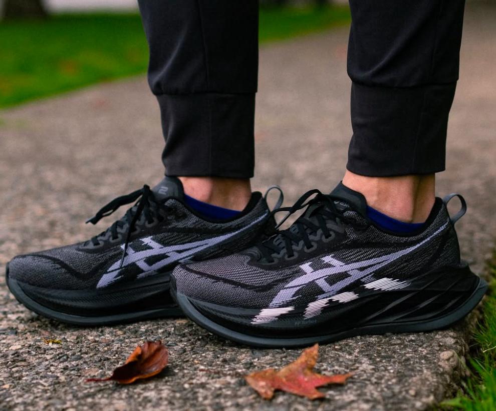 ASICS NOVABLAST 5 Black Carrier Grey sneaker side profile